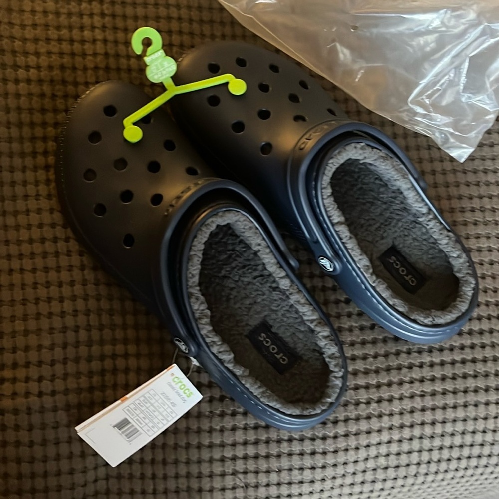 NWT Men’s Classic Lined Crocs sz 12